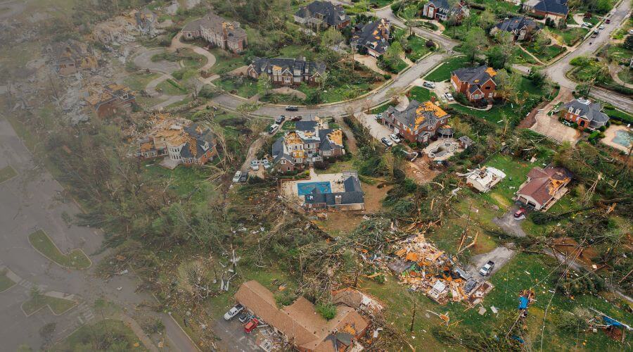 Why choose water damage restoration service for commercial flood cleanup in Lexington